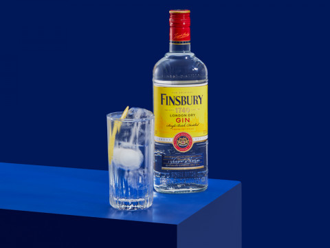 Finsbury Gin 0,70l + 4x Thomas Henry 0,20l